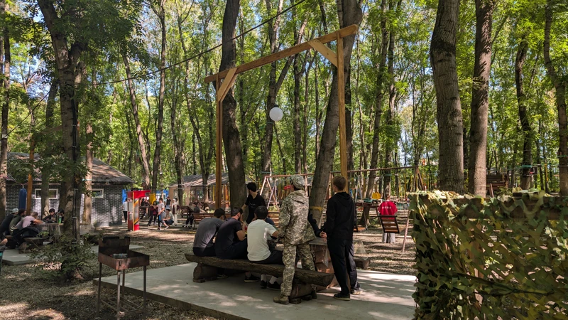 Столы под шатром 1